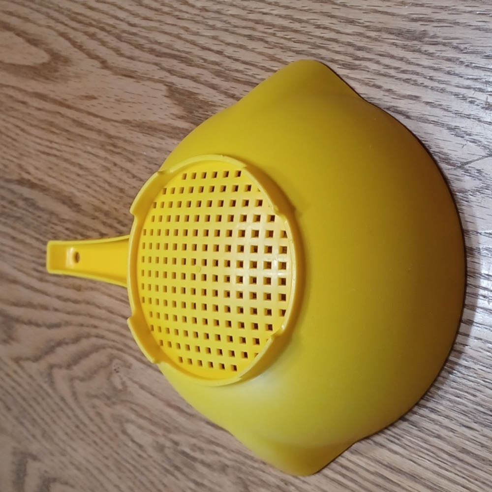 Tupperware Strainer